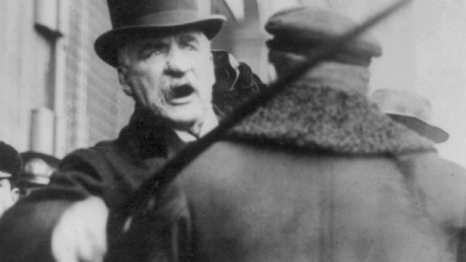 J._P._Morgan_beating_a_photographer_with_his_stick